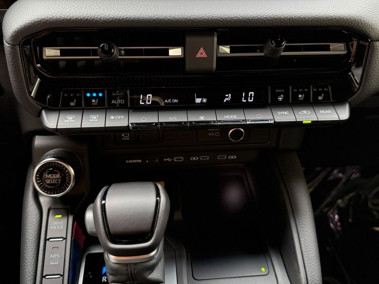 تويوتا برادو LUXURY 2.4 TURBO **EXPORT ONLY**التصدير فقط خارج الخليج***