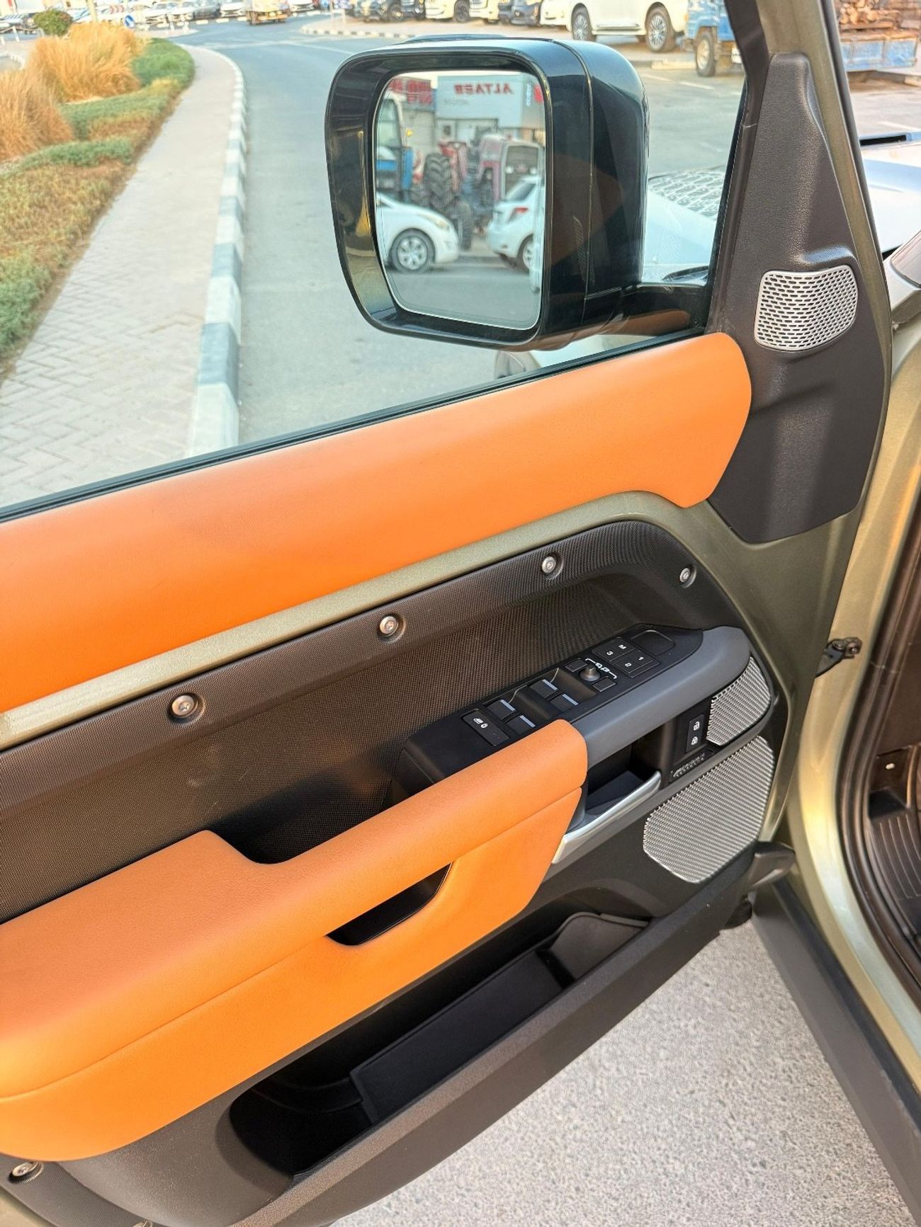 Land Rover Defender 130 SE P400 X Dynamic (7 Seater)