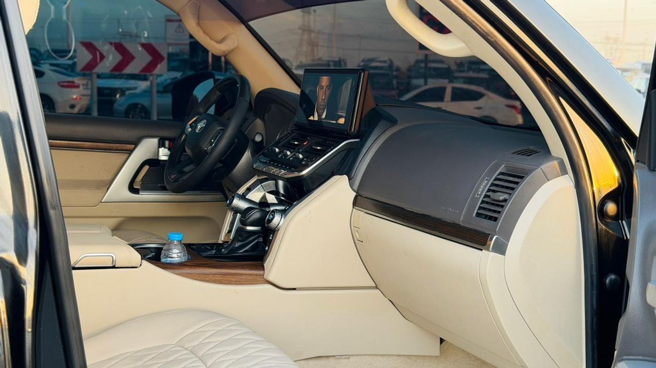 تويوتا لاند كروزر MODIFIED TO LC300 2025 MODEL | 4.0L PETROL ENGINE | LHD | AUTOMATIC TRANSMISISON | 360 VIEW CAMERA |