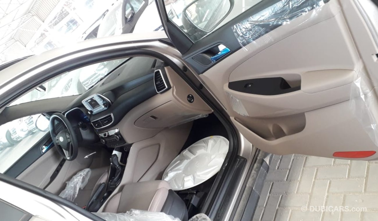 Hyundai Tucson 1.6L GDI, PUSH START, DRIVER POWER SEAT, SUNROOF, COOL BOX, 19" RIM, WIRELESS CHARGER