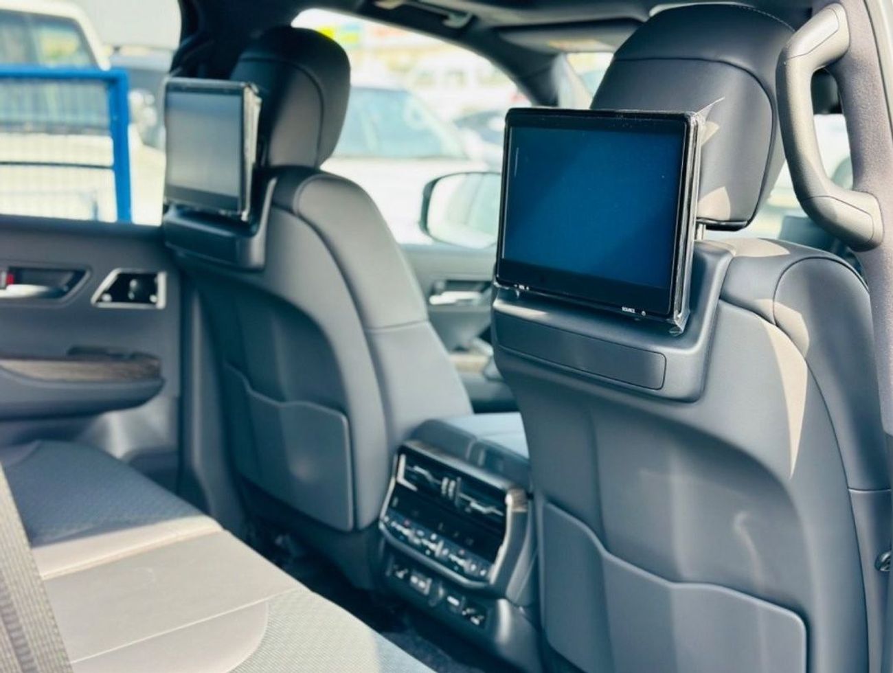 Toyota Land Cruiser Lc 300 sahara top of the range