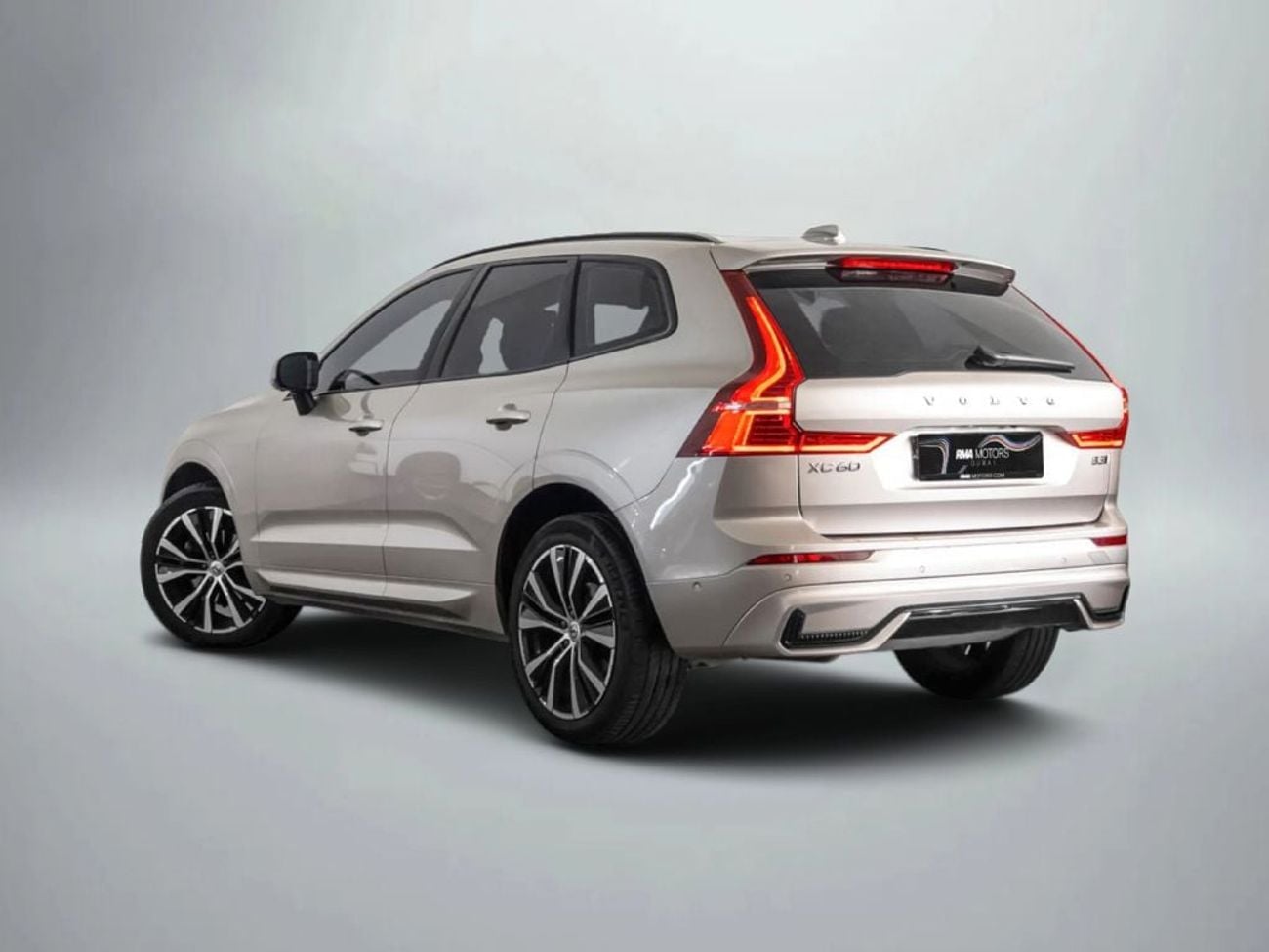 فولفو XC 60 ULTIMATE DARK