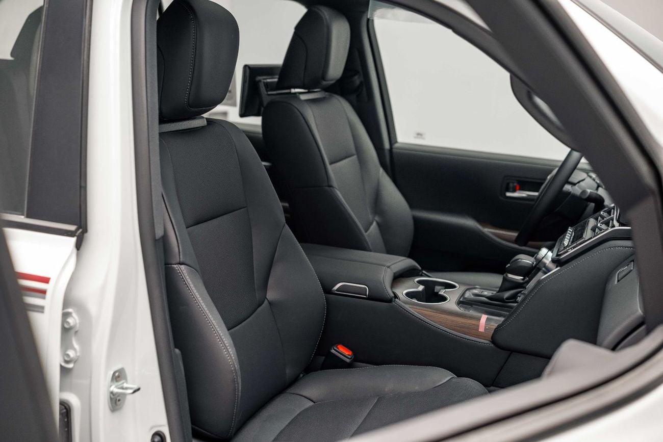 Toyota Land Cruiser GXR MID 4.0L - Platinum White Inside Black | Export Only