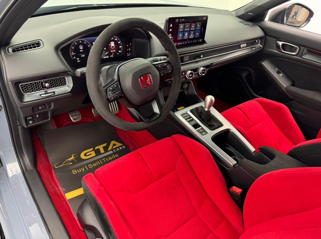 هوندا سيفيك تايب آر 2.0L MT 2025 Honda Civic Type R, 2030 Honda Warranty and Service Pack, Excellent Condition, GCC