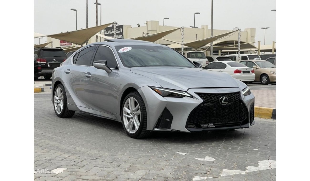 Lexus IS300 Premier 2021 American model, 4 cylinders, running 21000 km