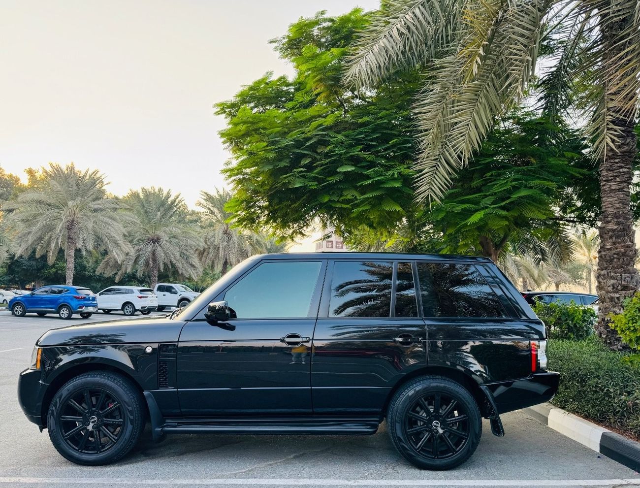 Land Rover Range Rover GCC .. HSE .. V8 .. Perfect Condition .. Top Range .. 2 keys