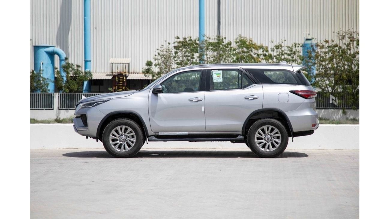 Toyota Fortuner 2023 Toyota Fortuner 4X4 2.8 18'I AL - Silver inside Chamois | Export Only