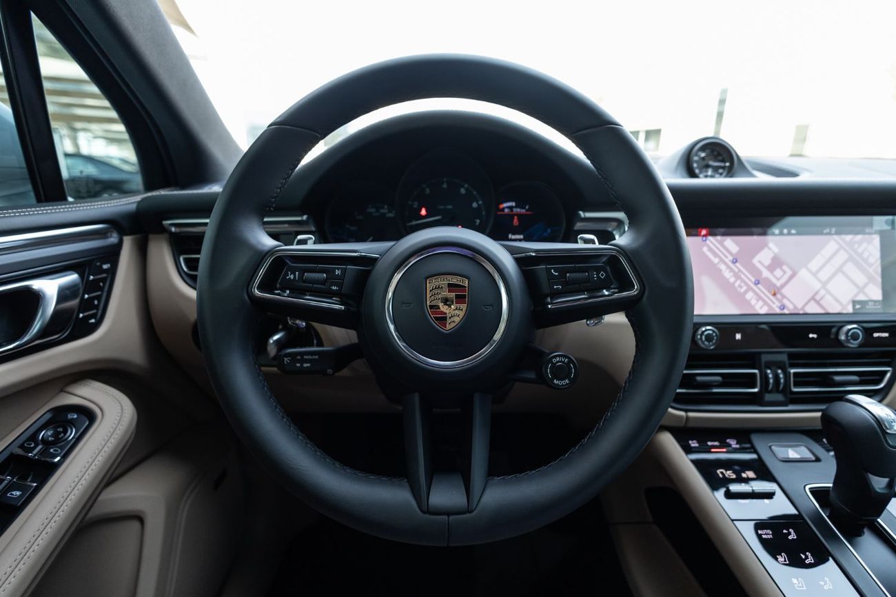 بورش ماكان Base