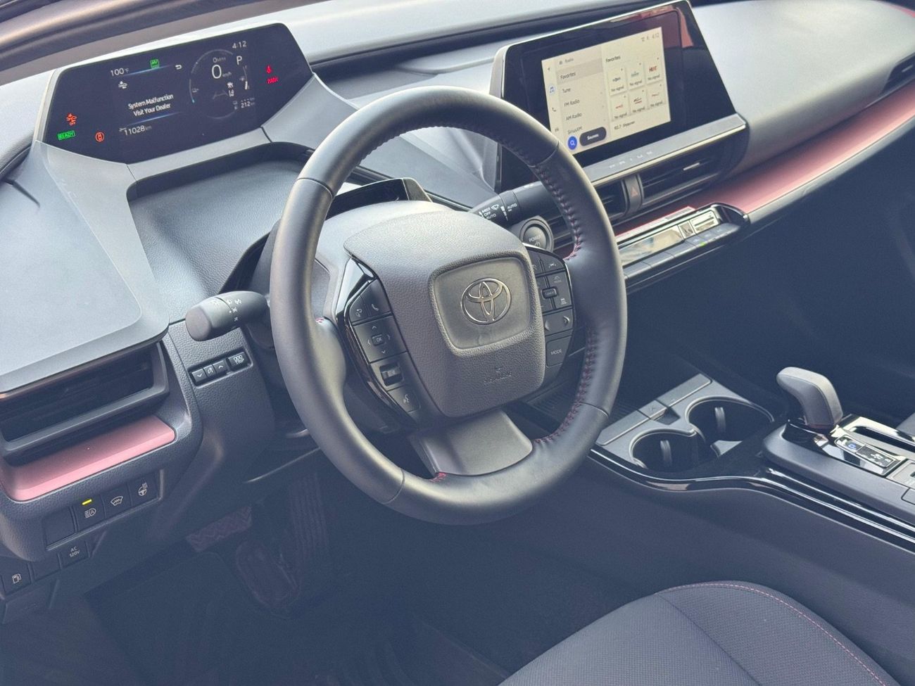 تويوتا برياس PLUG-IN HYBRID / 2.0L V4 /  1000KM RANGE / 72KM ON ELECTRIC ONLY/ RADAR / LINE ASSIST / BIG SCREEN