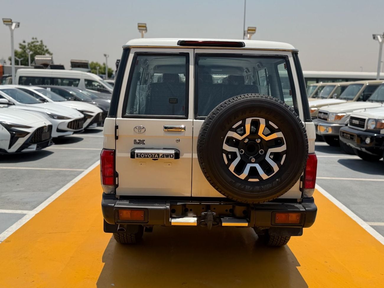 تويوتا لاند كروزر 76 Toyota Land Cruiser 76 (LC76) diesel 2.8-liter