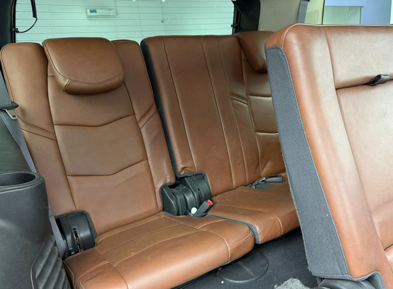 Cadillac Escalade 2016 Cadillac Escalade Premium Luxury, Full Service History, 8 Seater, Excellent Condition, GCC