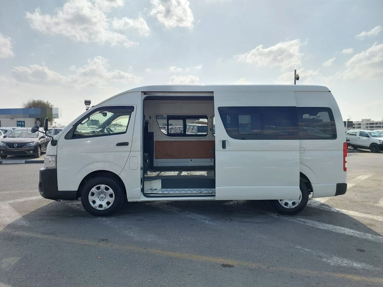 تويوتا هاياس TOYOTA HIACE VAN RHD 2015 MODEL 3.0 L DIESEL AUTOMATIC(PM15731)