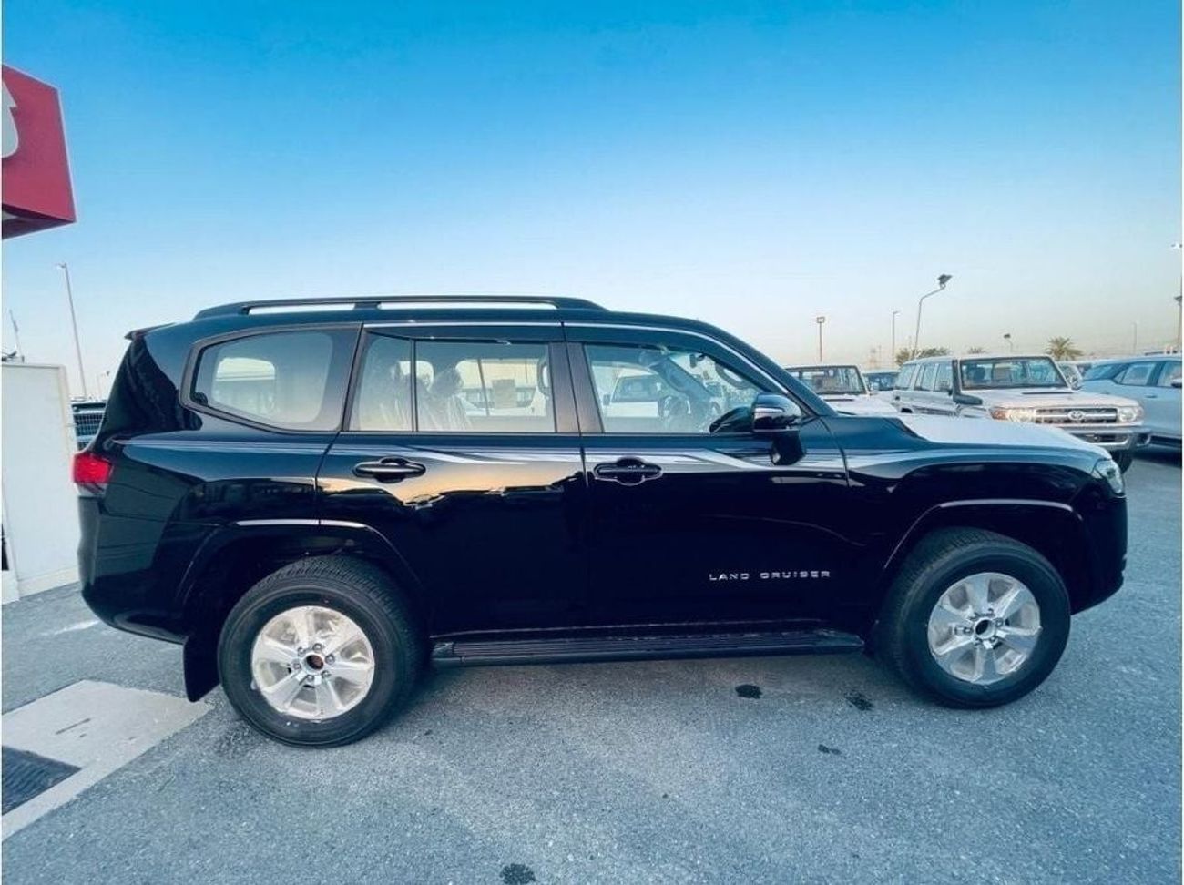 Toyota Land Cruiser TOYOTA LC300 GXR 3.5L TWIN TURBO 2024 WITH SUNROOF 273000 AED FOR EXPORT PRICE