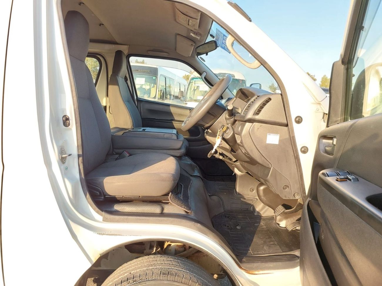 تويوتا هاياس TOYOTA HIACE VAN RHD 2015 MODEL 3.0 L DIESEL MANUAL(PM96484)