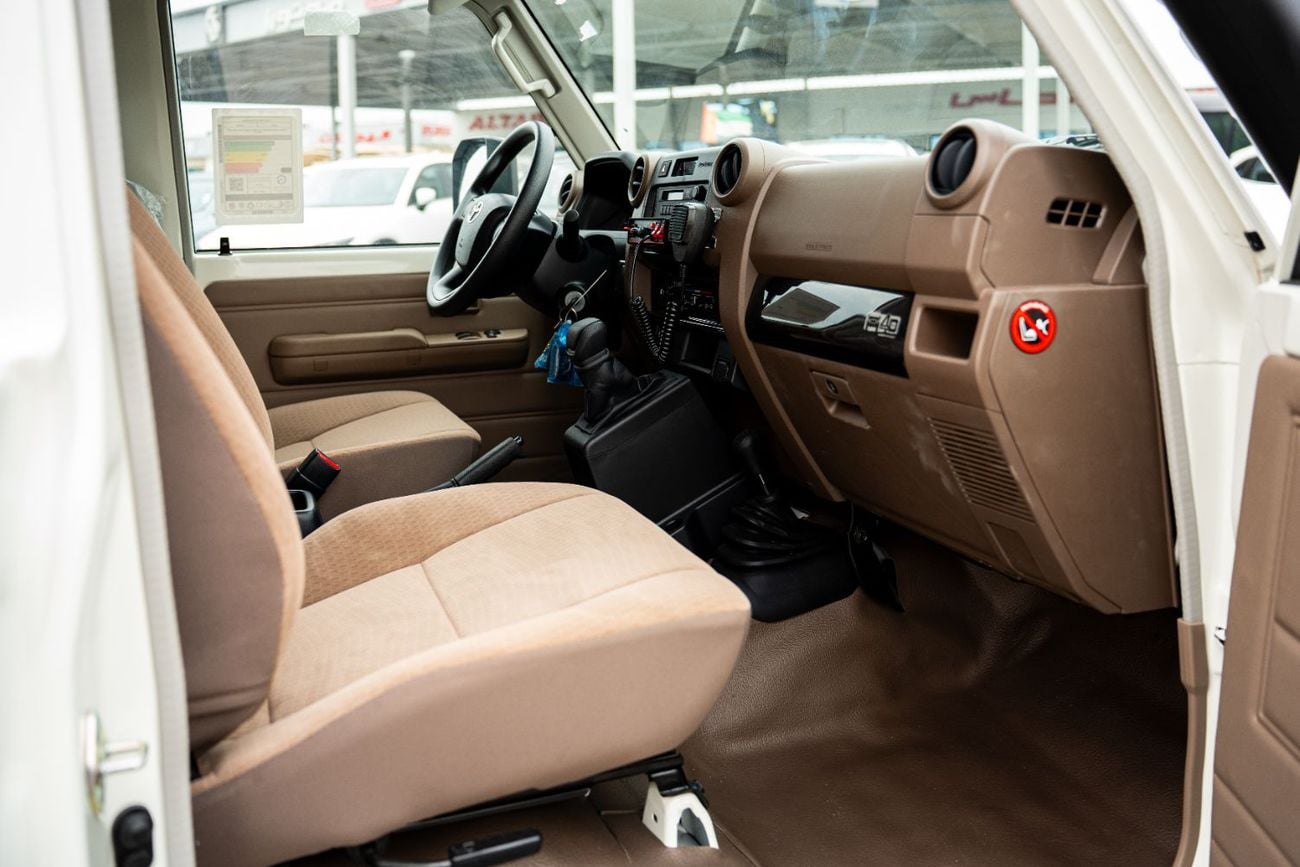 Toyota Land Cruiser Toyota Land Cruiser 78LC78 4.0L V6 Hardtop Ambulance manual