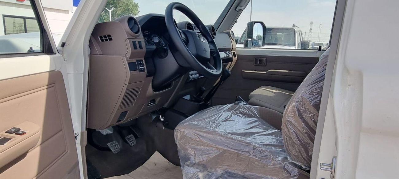 تويوتا لاند كروزر 70 TOYOTA LAND CRUISER LC78 4.0L 3-DOOR M/T MY 2025