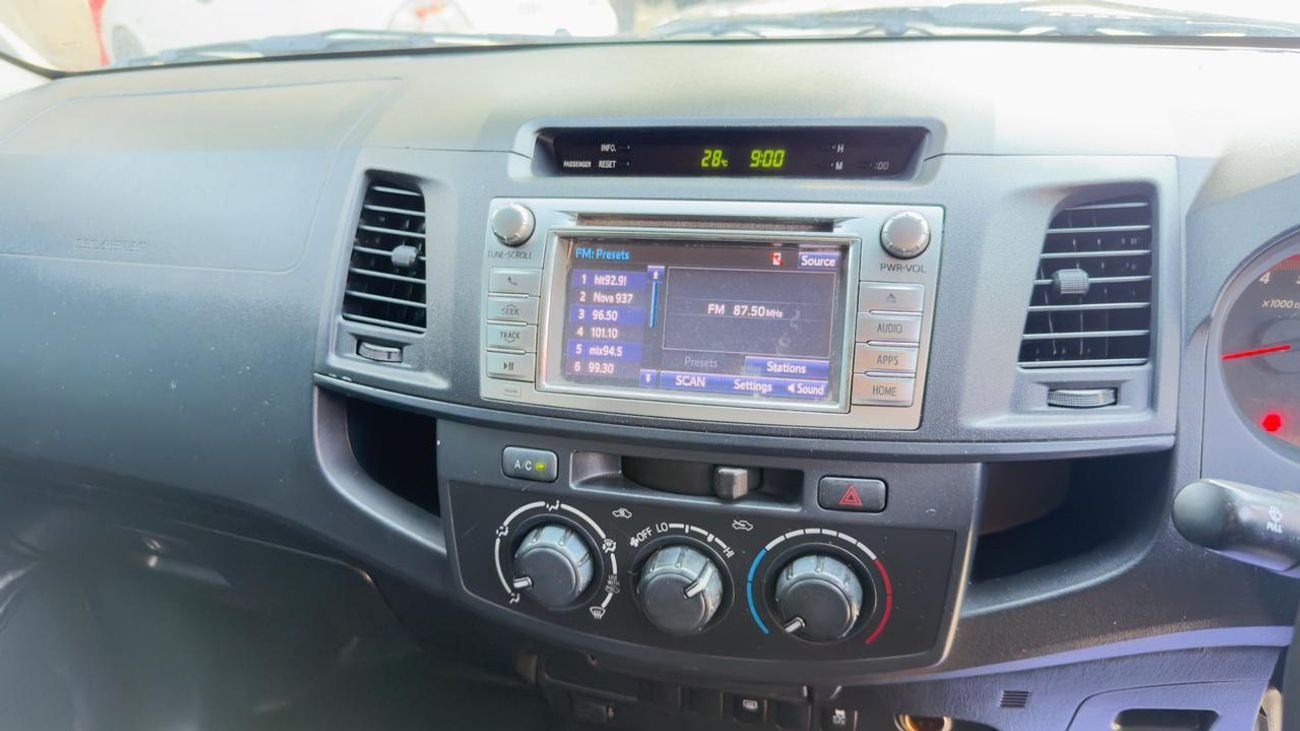 Toyota Hilux BULL BAR WITH HEAVY FOCUSED LED LIGHTS | GTK 4X4 SPORTS BAR | MANUAL TRANSMISSION | 3.0L DIESEL | BO