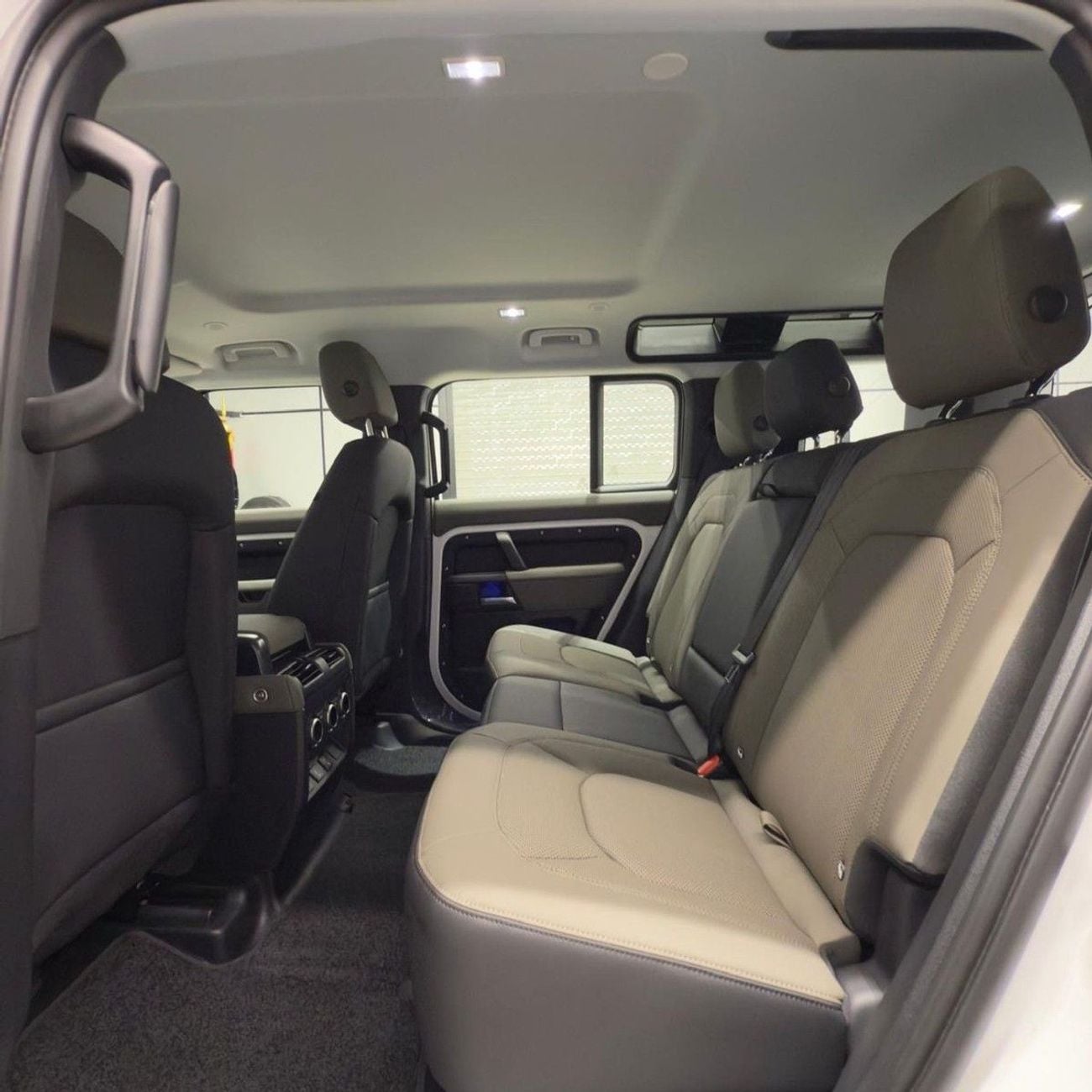 Land Rover Defender P300 Land Rover Defender 110 2026 GCC specs