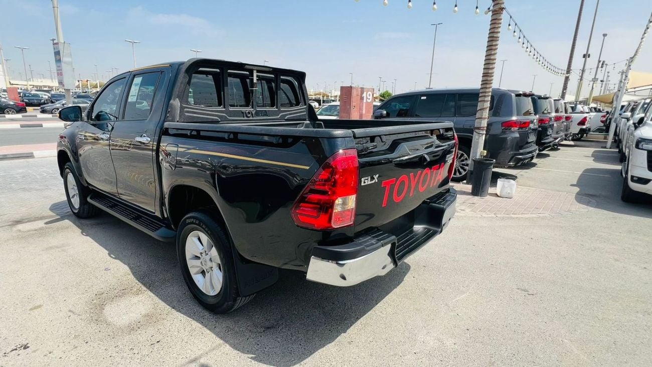 تويوتا هيلوكس GLX LHD 2.4L 4 Cyl diesel engine Automatic Gear 4WD Utility Pickup Truck 5 Seats 4 Doors