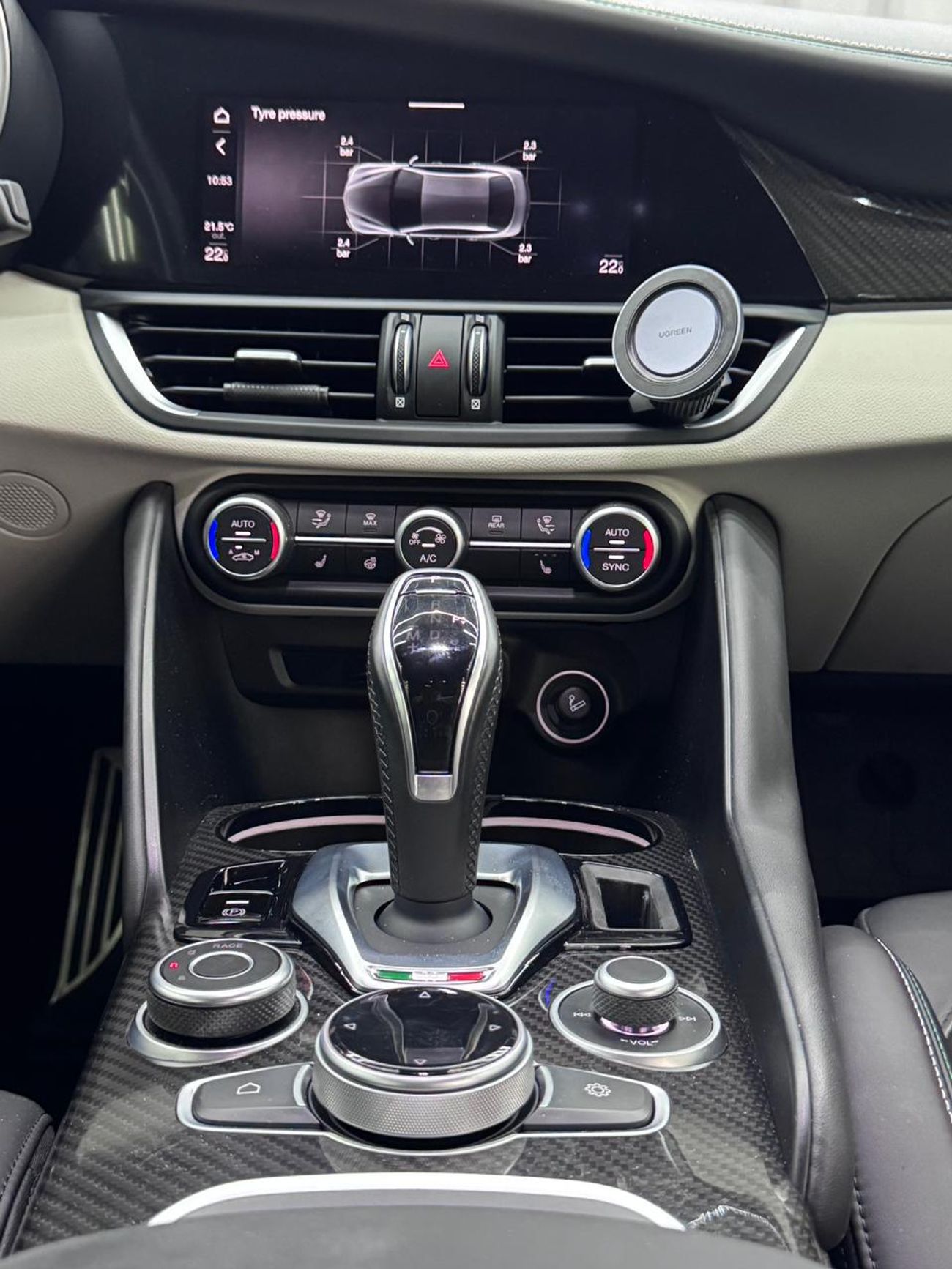 Alfa Romeo Giulia Quadrifoglio 2.9L (510 HP) Alfa Romeo Giulia Quadrifoglio  V6,2.9L (510 HP)