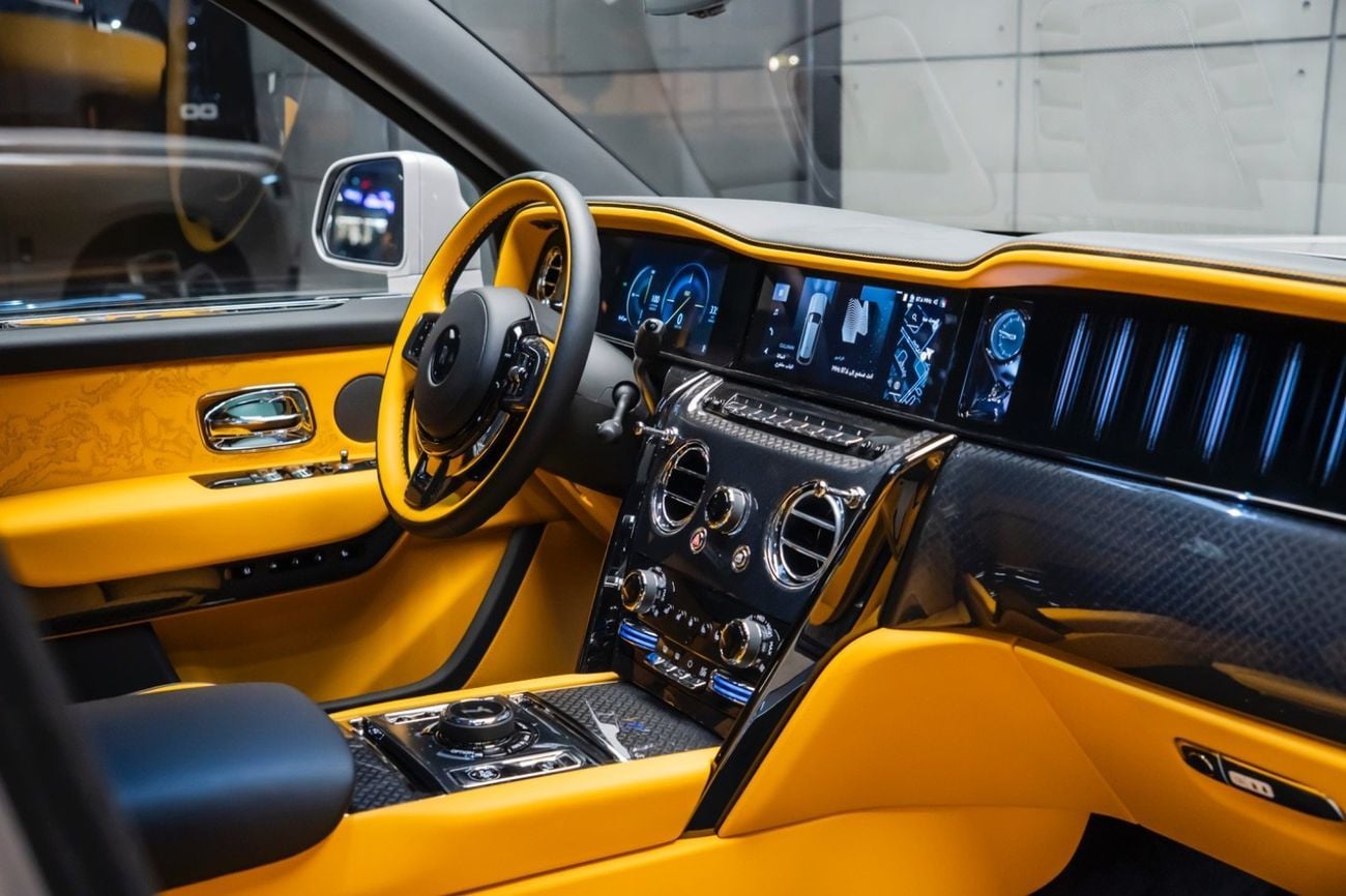 رولز رويس كولينان Rolls Royce cullinan  2025 GCC  Warranty and service AGMC  Black badge  2,900 km