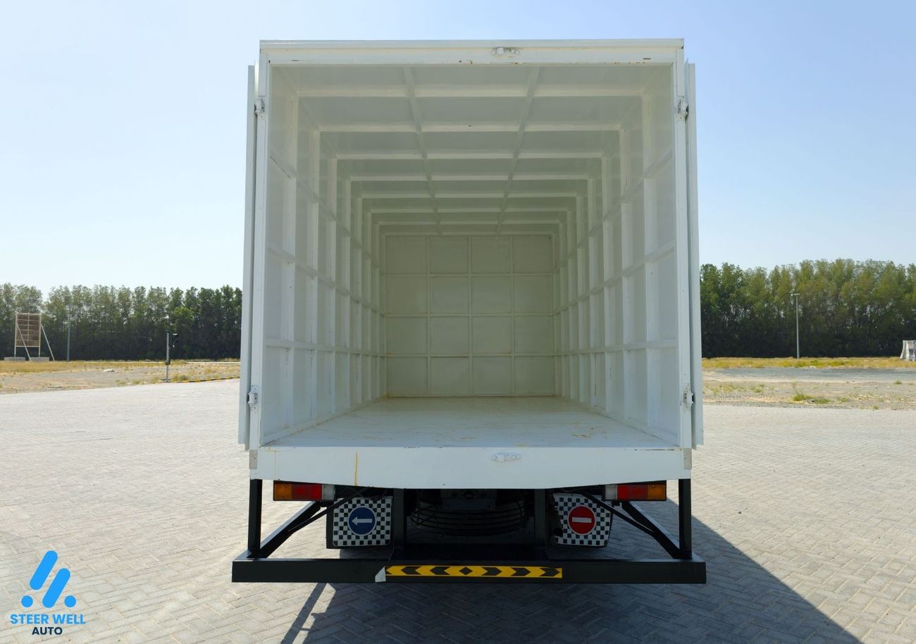 Mitsubishi Fuso Canter 2021 Fuso Pick Up with Dry Box 3.0L - Like New Condition - GCC - Book Now!