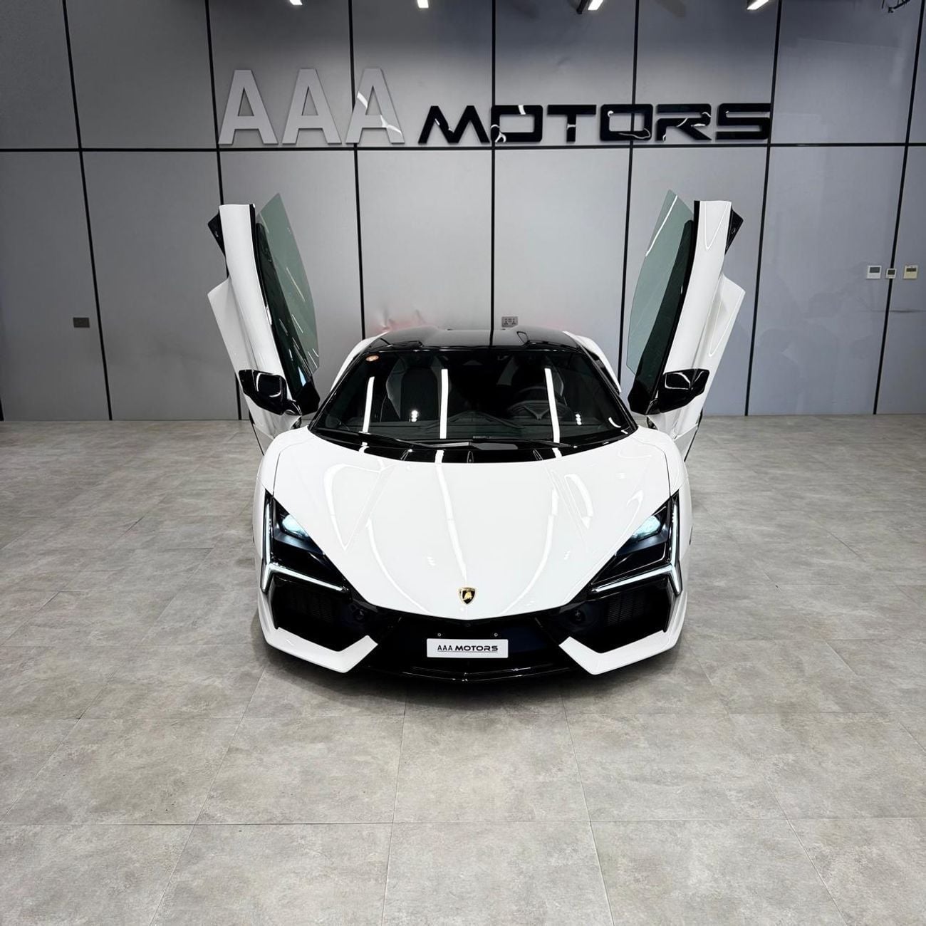 لامبورغيني ريفويلتو STD 6.5L V12 Hybrid