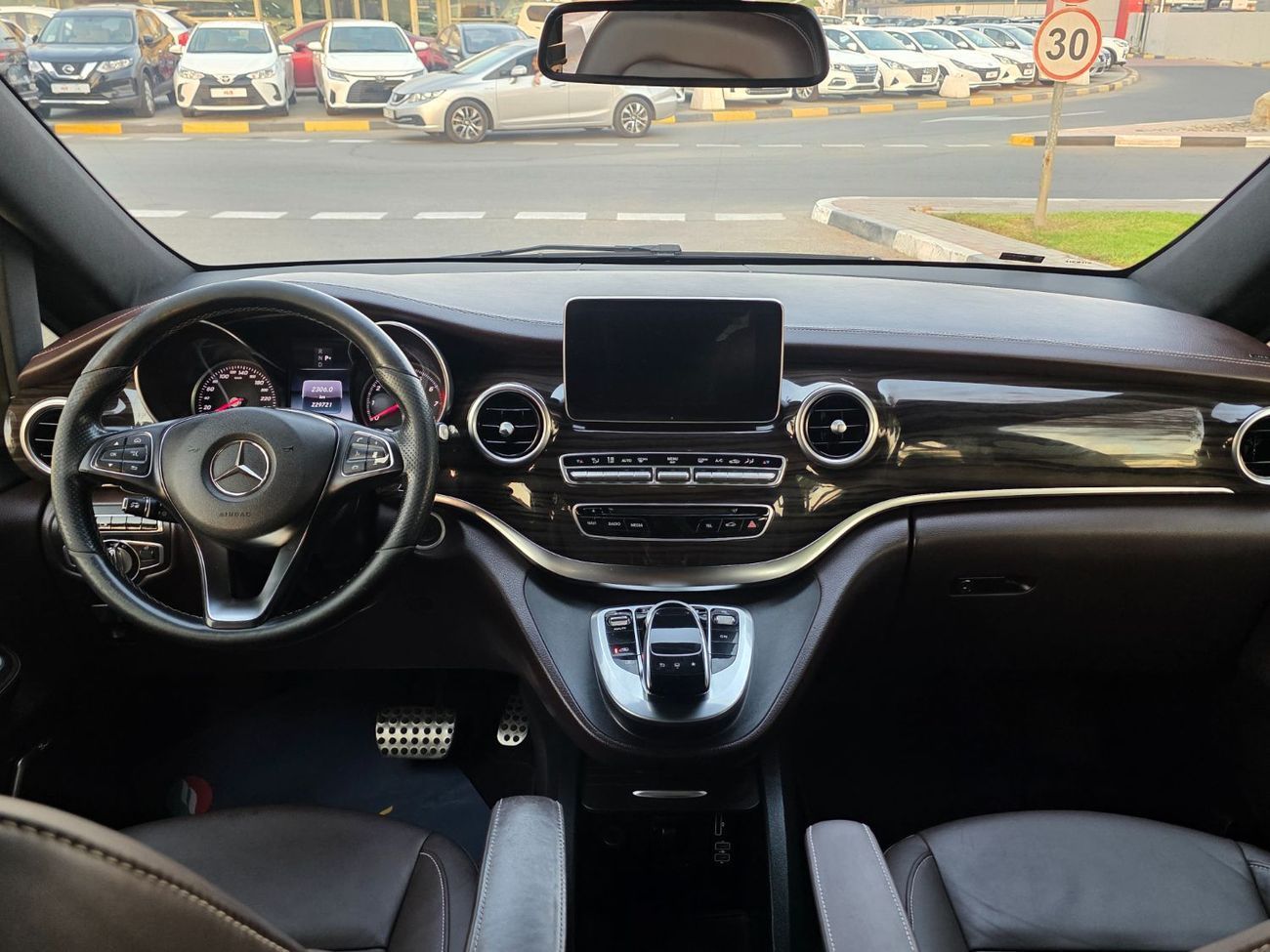 Mercedes-Benz V 250 gcc specs