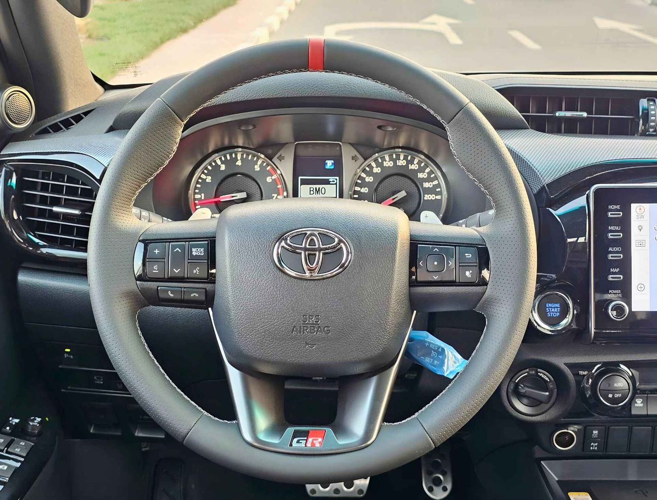 Toyota Hilux GR SPORT / 4.0L V6 / DRIVER POWER SEAT WITH ROLL BAR / "4" CAMERAS (CODE # HPGRV6AF)
