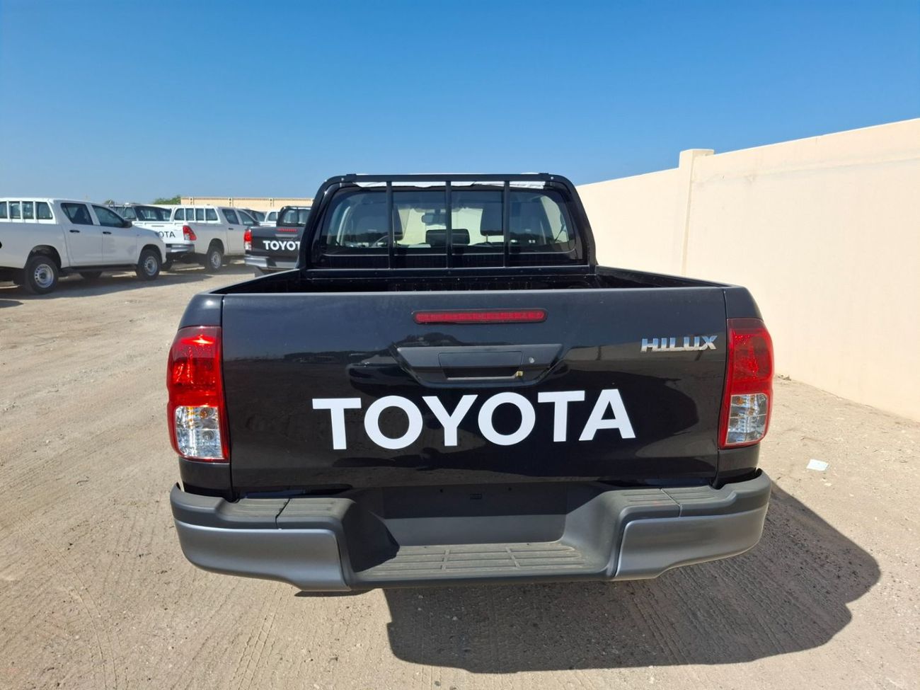 تويوتا هيلوكس TOYOTA HILUX DOUBLE CABIN WIDE BODY PETROL 2.7L 2025