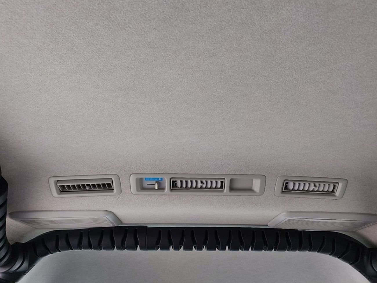 تويوتا هاياس TOYOTA HIACE COMMUTER VAN RHD 2012 MODEL 3.0 L DIESEL AUTOMATIC(PM14430)