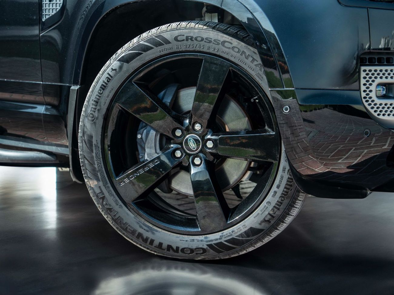 Land Rover Defender P400 110 HSE 3.0L (5 Seater)