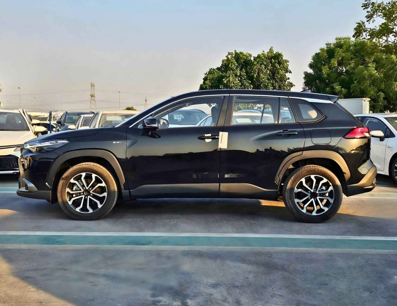 Toyota Frontlander LUXURY || 2.0L HYBRID V4 || RADAR / SUNROOF / DRIVER POWER SEATS (CODE#FRLX)