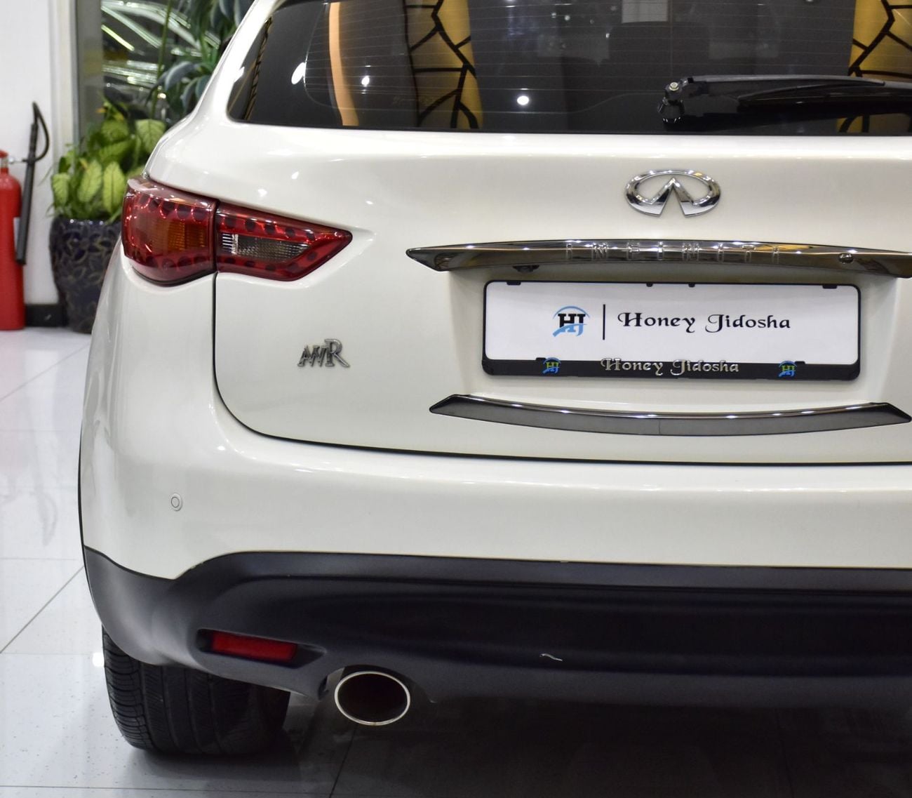 إنفينيتي QX70 ELITE SPORT EXCELLENT DEAL for our Infiniti QX70s ( 2016 Model ) in White Color GCC Specs