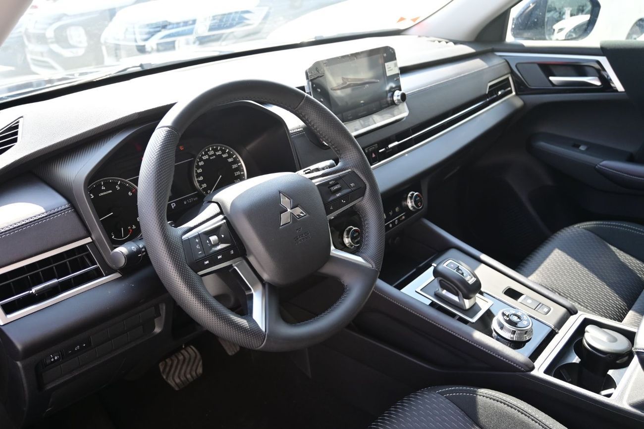 Mitsubishi Outlander Mitsubishi Outlander Hi-Line 2.5L Petrol 4WD, Model 2025, Color Black