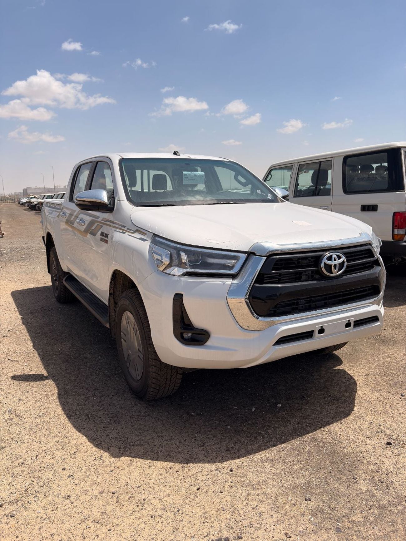 Toyota Hilux Toyota Hilux 2.4L - SR5 4x4 Automatic Diesel - Full Option