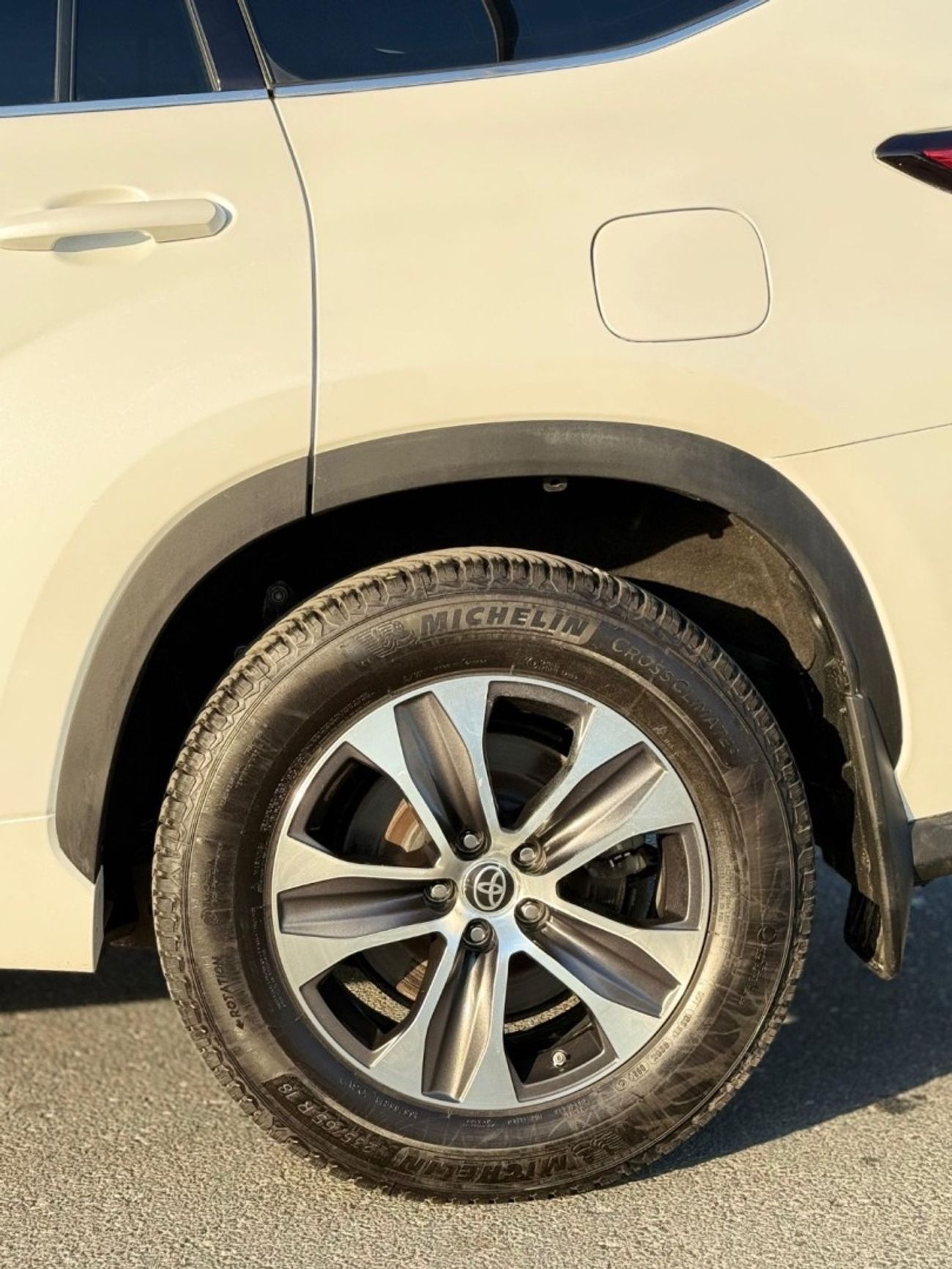 تويوتا هايلاندر TOYOTA Highlander Hybrid XLE Premium
