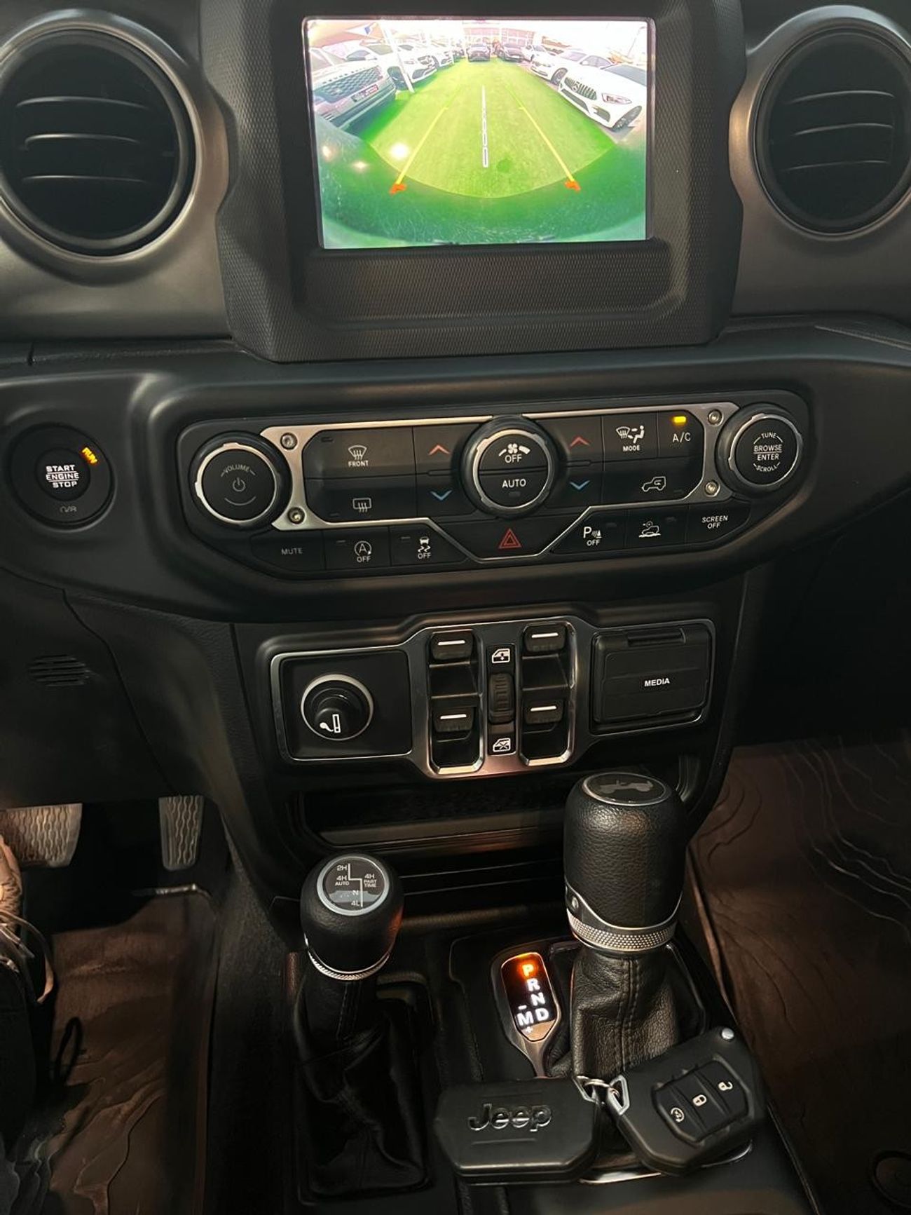 Jeep Wrangler Jeep wrangler unlimited sport V6, Model 2021 Gcc specs  original paint no accident, Under dealer war