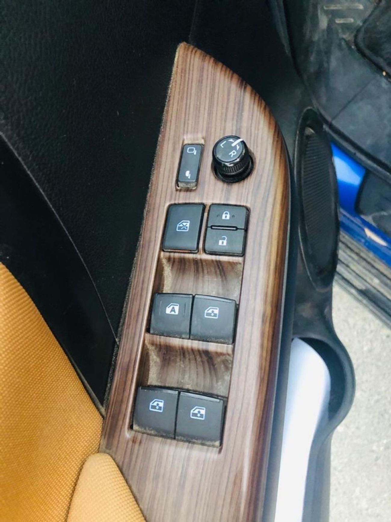 تويوتا فورتونر 2.7L-FOG LAMPS-ALLOY WHEELS-DVD-REAR CAMERA-MINT CONDITION-POWER STEERING-CODE-240461