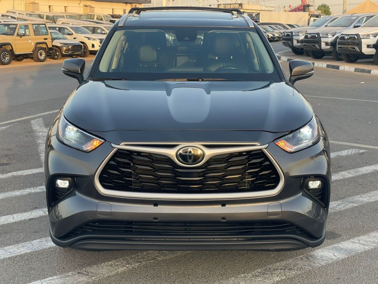 تويوتا هايلاندر 2023 Toyota Highlander XLE 2.4L V4 Turbo Full Option - Full 7 Seater Trunk Auto - Wireless Charge -