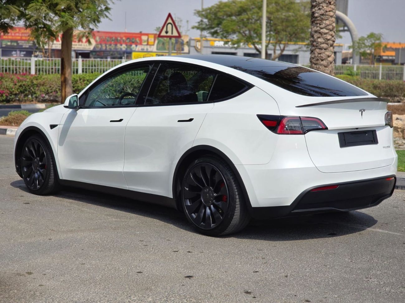 Tesla Model Y Performance (AWD) DUAL MOTOR 4WD 2024 GCC SINGLE OWNER WITH TESLA WARRANTY IN MINT CONDITION