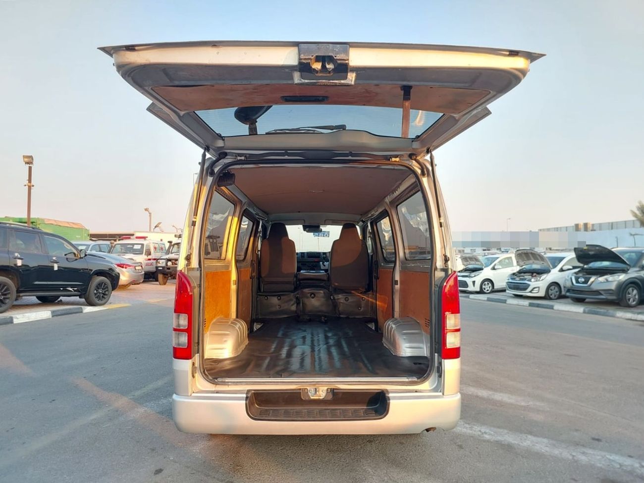 تويوتا هاياس TOYOTA HIACE VAN RHD 2018 MODEL 2.8 L DIESEL AUTOMATIC(PM05971)