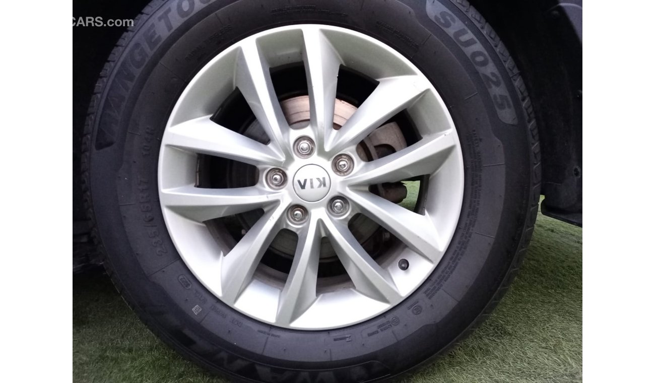 Kia Sorento 2017 model, turbo, cruise control, sensor wheels, camera screen, in excellent condition