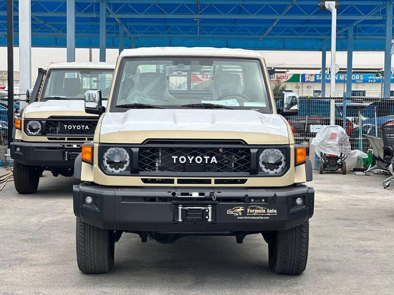 تويوتا لاند كروزر بيك آب S/C LC79 4.0 A/T PTR // 2026 // كاملة المواصفات مع رادار، صندوق تبريد، قفل تفاضلي، مشغل DVD وكاميرا