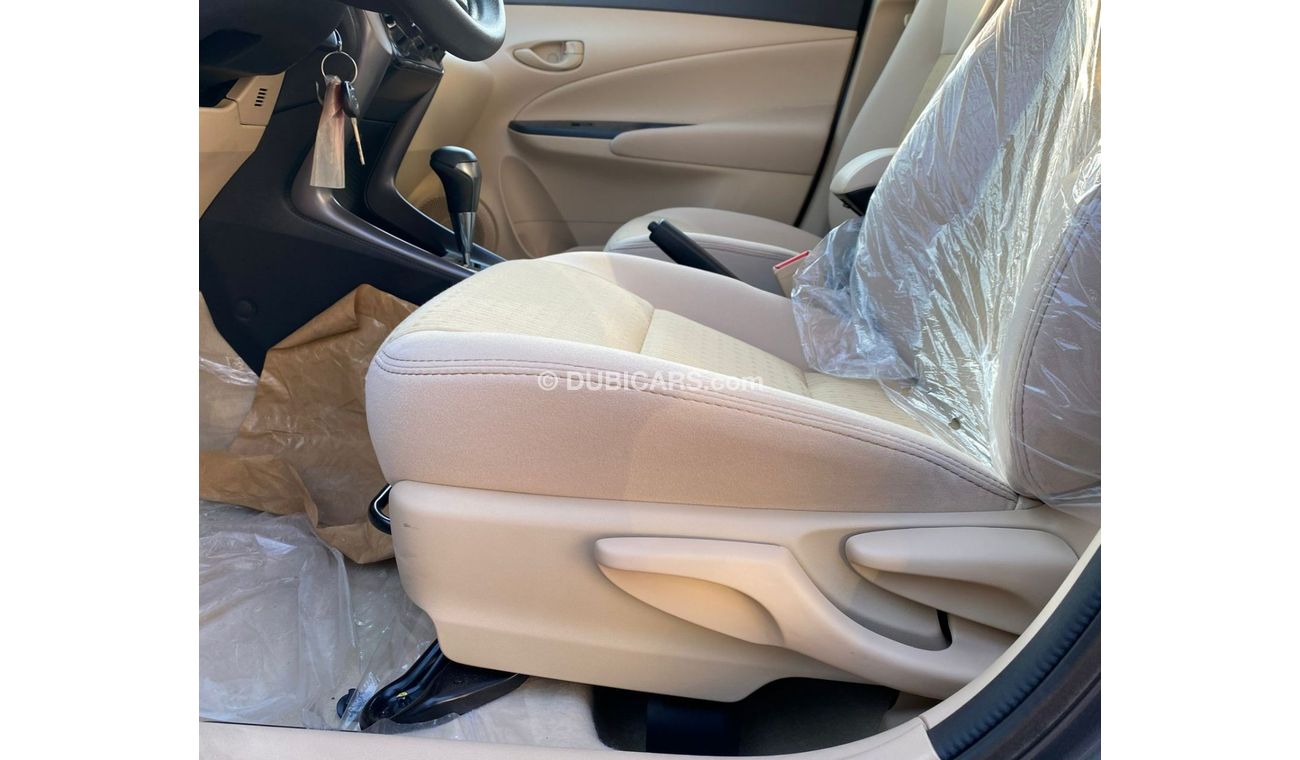 تويوتا يارس تويوتا يارس 1.3 لتر بنزين موديل 2021 لون رمادي أتوماتيكي