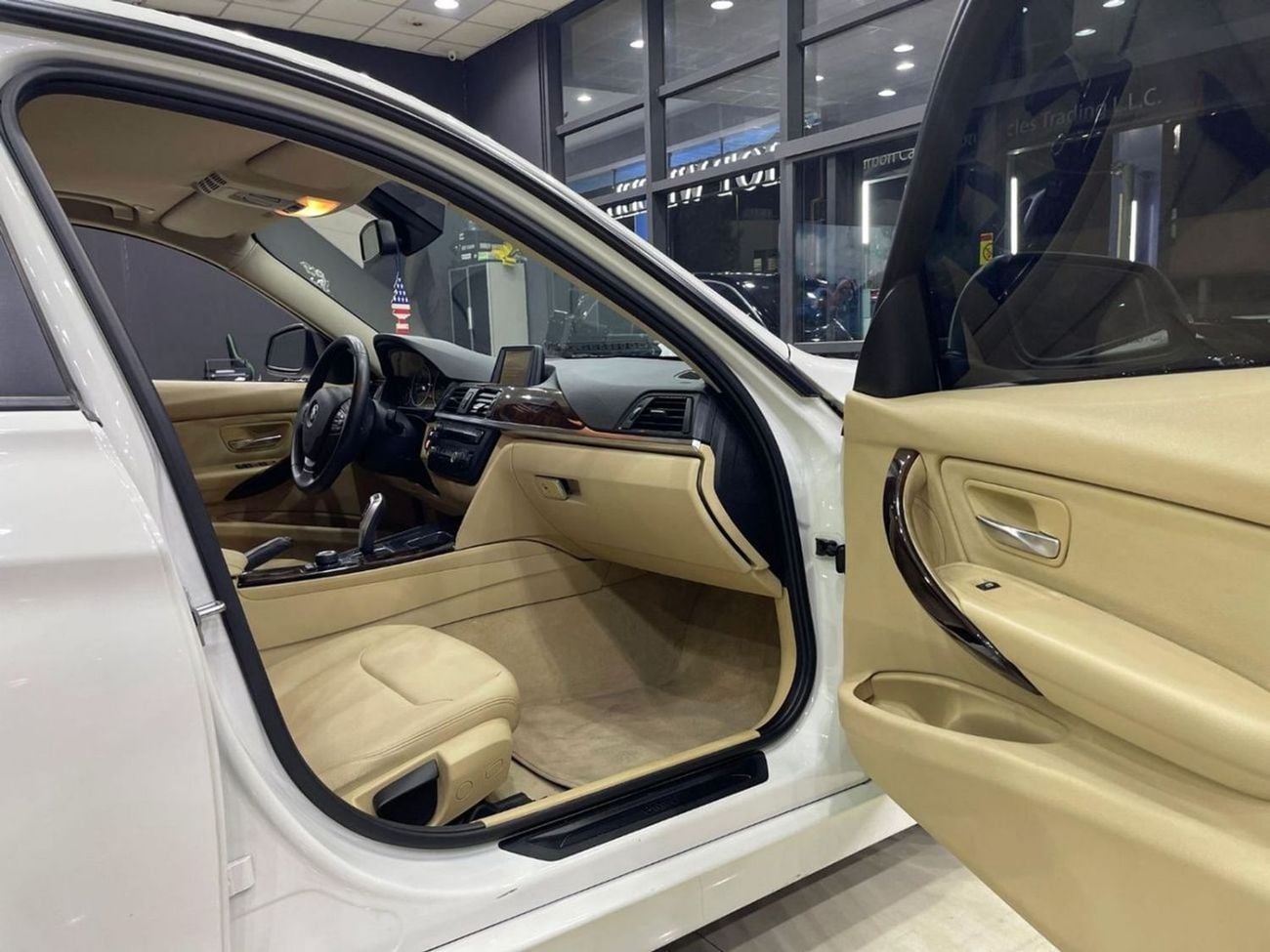 بي أم دبليو 320 FULL OPTIONS Exclusive 2.0L BMW 3 Series 320 2014
