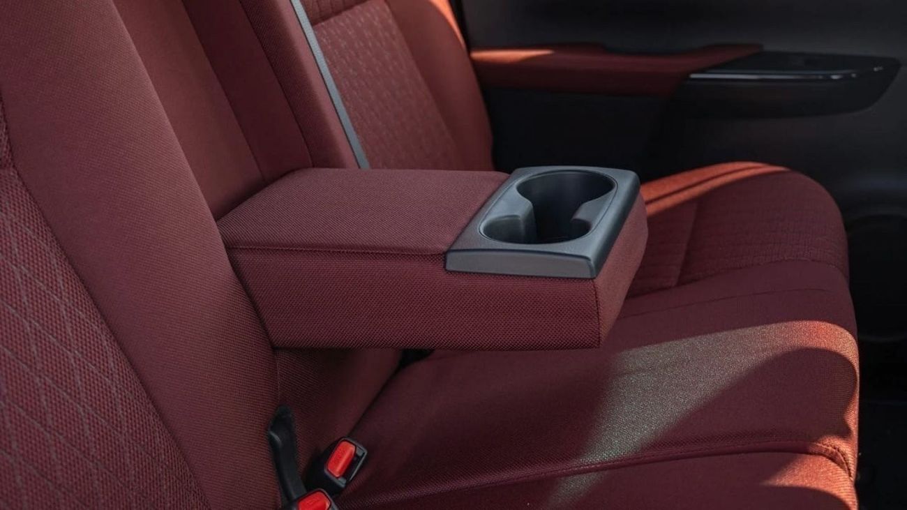 تويوتا هيلوكس HILUX 2.7L MANUAL