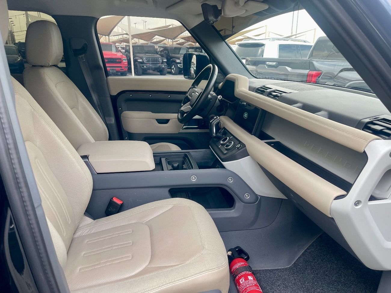 لاند روفر ديفندر P300 110 SE 2.0L (7 Seater)