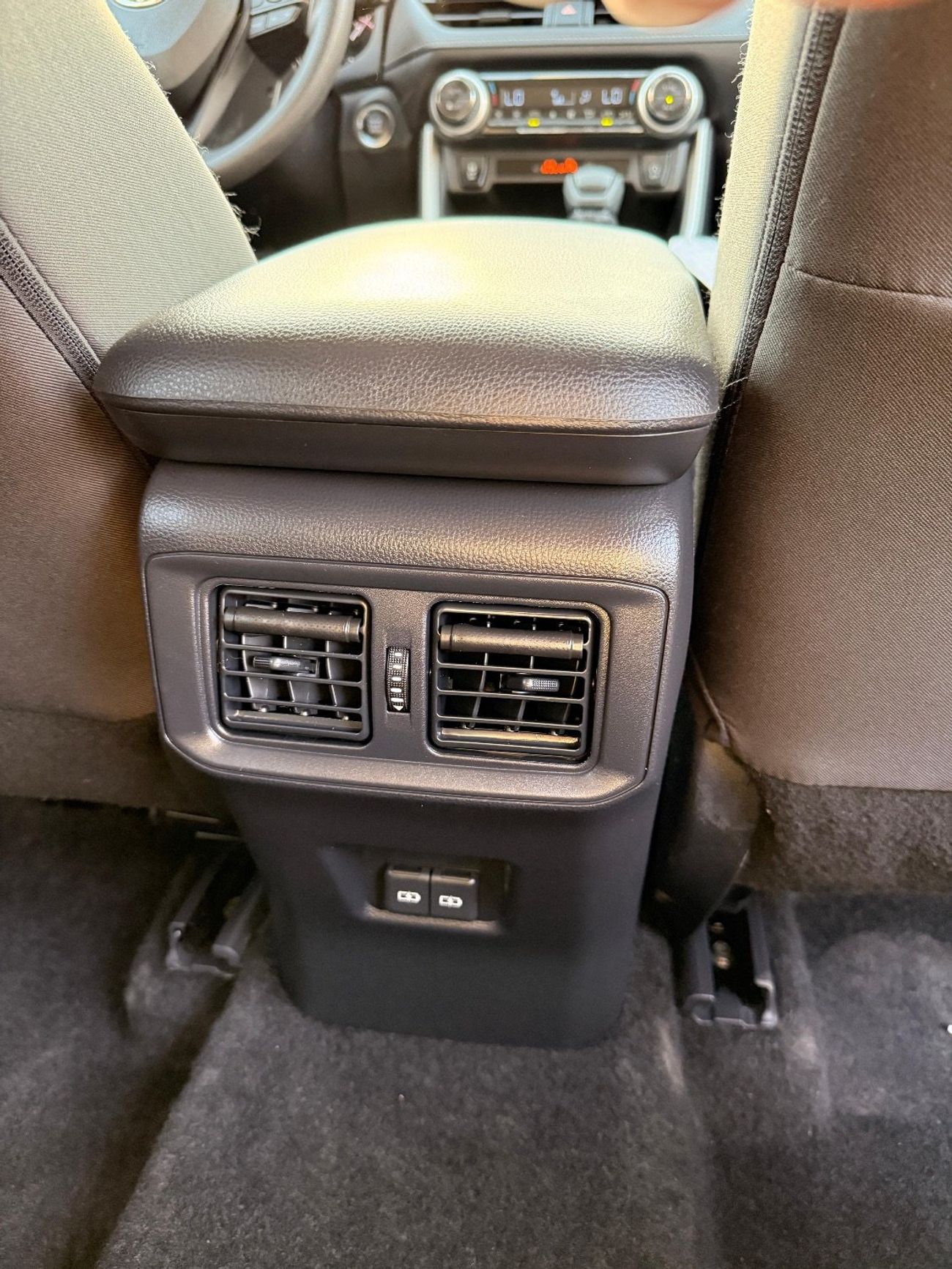 تويوتا راف ٤ XLE 2.5 L AWD Full Option 2025