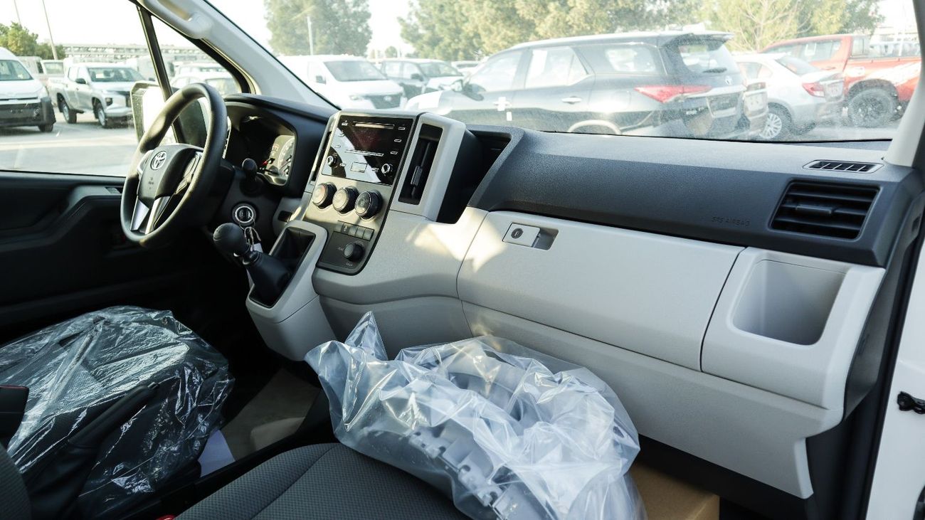 تويوتا هاياس ECTGEN003 - 2026 Toyota Hiace Passenger Van Black Bumper 3.5L Petrol Manual